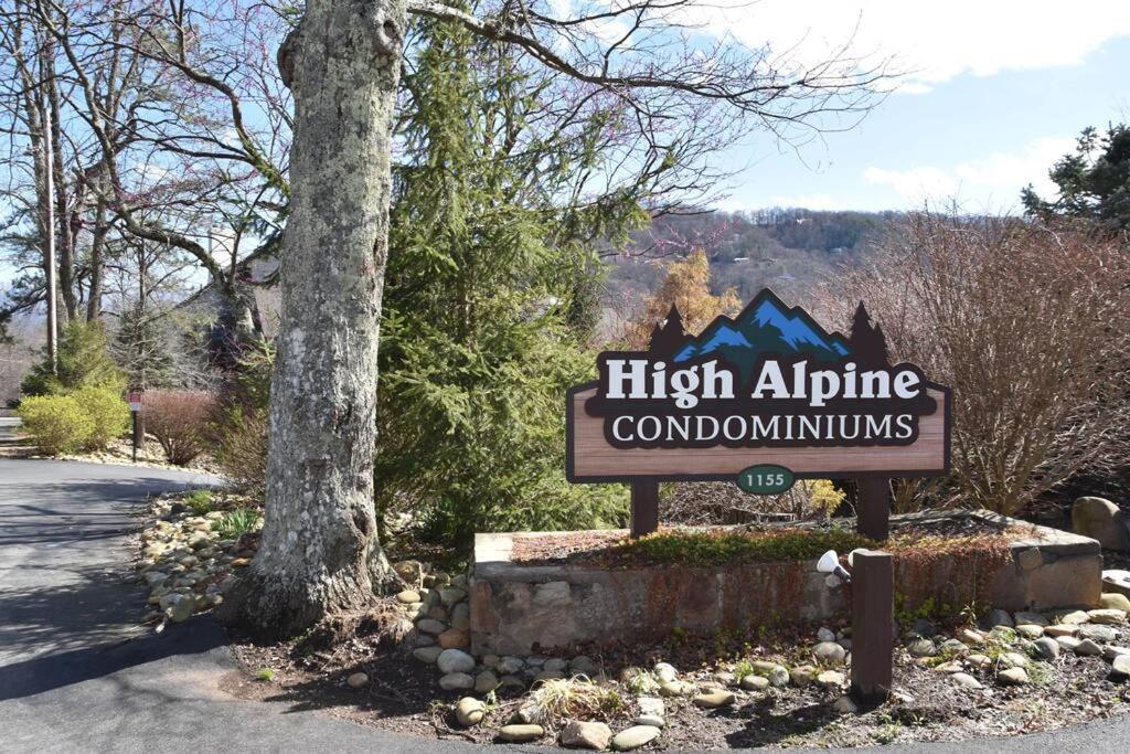 Cozy Mountain Getaway! Mountain Views! 2 Bed, 2 Bath, Sleeps 6 Apartment Gatlinburg Bagian luar foto
