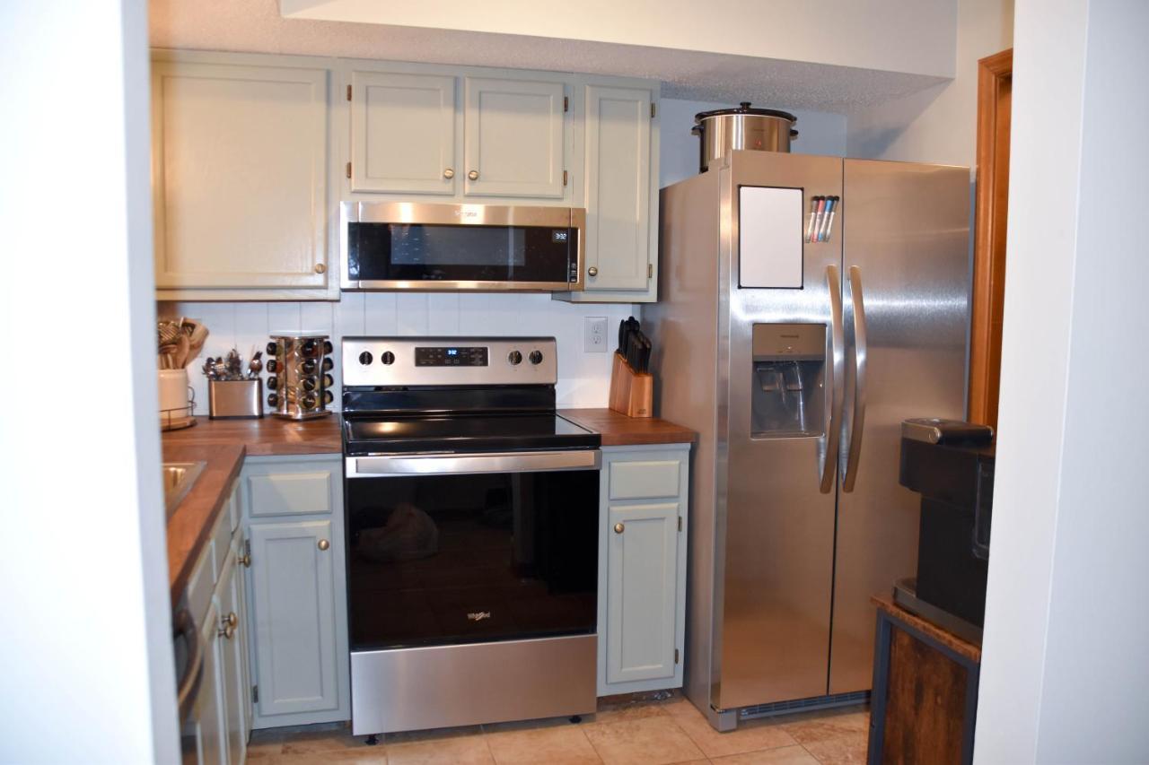 Cozy Mountain Getaway! Mountain Views! 2 Bed, 2 Bath, Sleeps 6 Apartment Gatlinburg Bagian luar foto