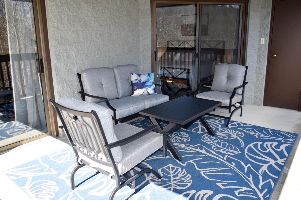 Cozy Mountain Getaway! Mountain Views! 2 Bed, 2 Bath, Sleeps 6 Apartment Gatlinburg Bagian luar foto