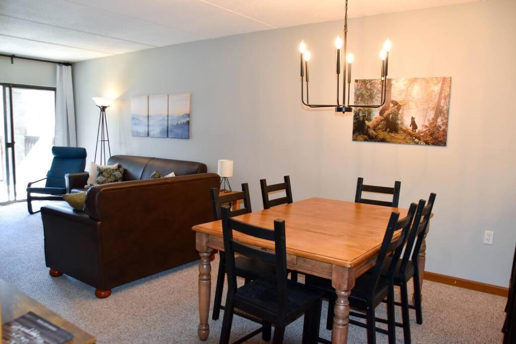 Cozy Mountain Getaway! Mountain Views! 2 Bed, 2 Bath, Sleeps 6 Apartment Gatlinburg Bagian luar foto
