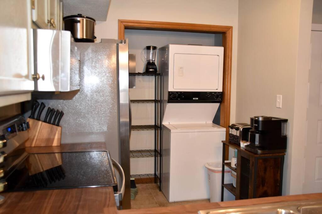Cozy Mountain Getaway! Mountain Views! 2 Bed, 2 Bath, Sleeps 6 Apartment Gatlinburg Bagian luar foto