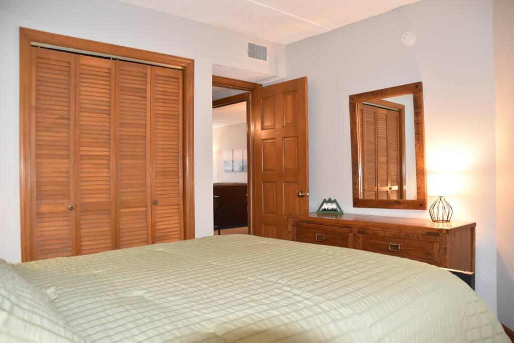 Cozy Mountain Getaway! Mountain Views! 2 Bed, 2 Bath, Sleeps 6 Apartment Gatlinburg Bagian luar foto