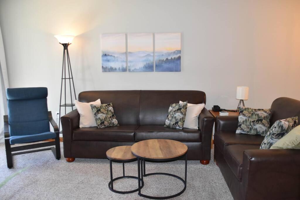 Cozy Mountain Getaway! Mountain Views! 2 Bed, 2 Bath, Sleeps 6 Apartment Gatlinburg Bagian luar foto