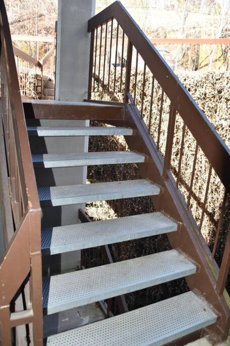 Cozy Mountain Getaway! Mountain Views! 2 Bed, 2 Bath, Sleeps 6 Apartment Gatlinburg Bagian luar foto